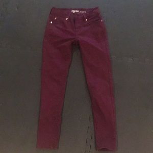 Maroon denizen Levi’s jeans